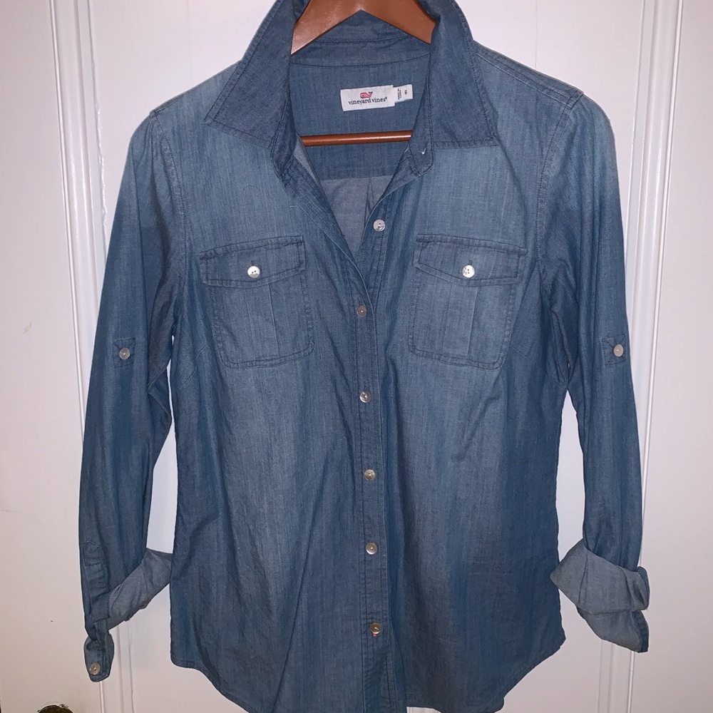 Vineyard vines chambray button down shirt